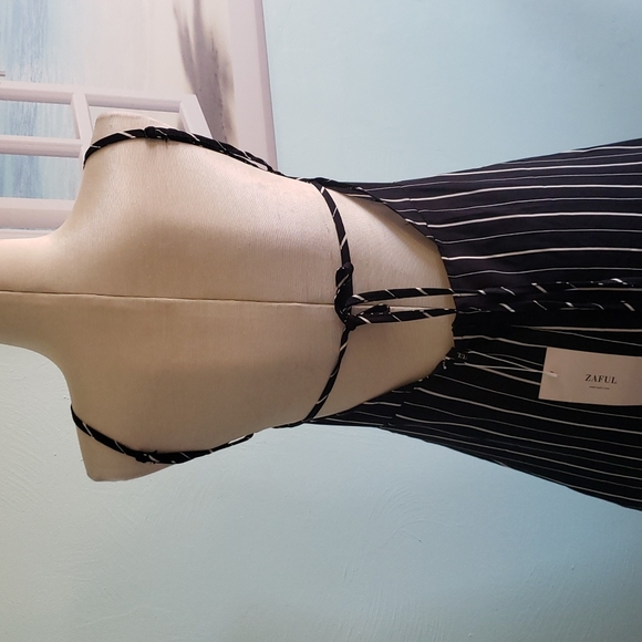 ZAFUL Mini Dress With Open Back - Picture 7 of 15